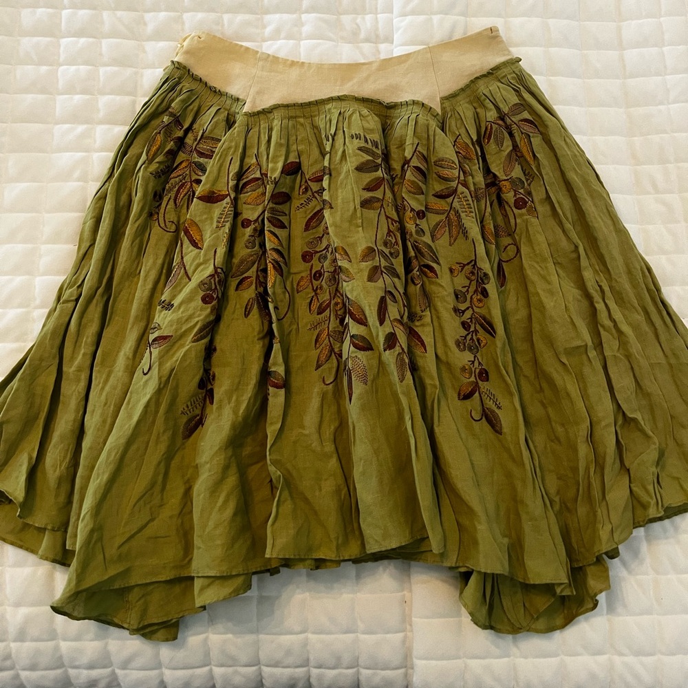 Tocca skirt size 4 Sage green with brown & green embroidered vines.